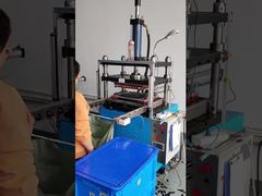 Das maschinelle Stanzen entfernt Grate und ersetzt den manuellen Vorgang, was es bequem und schnell macht.